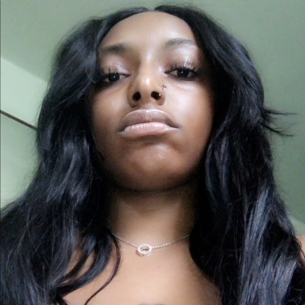 Meet your Posher, Bobbi